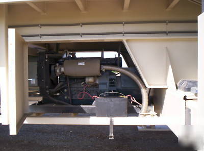 82' trailer 70'hyd. lift derek with self steering axle