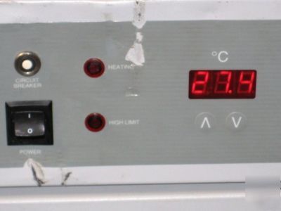 Vwr 1535 general purpose incubator - 24X23X19 - 70DEG c