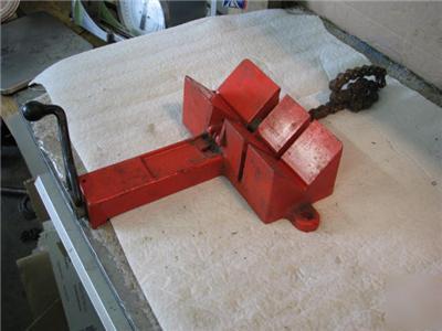 Heavy duty pipe chain vise holds pipe ridgid 6