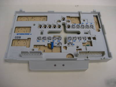 Honeywell Q7300A2008 subbase for T7300D, f series 2000