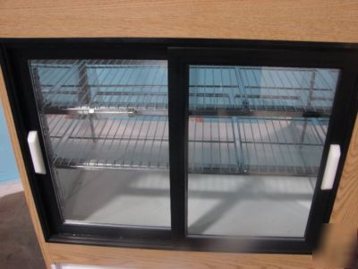 Coldmatic refrigerated bakery display case, 35 1/4