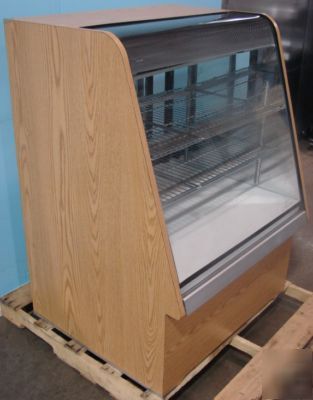Coldmatic refrigerated bakery display case, 35 1/4