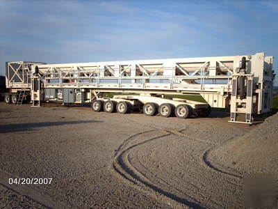 82' trailer 70'hyd. lift derek with self steering axle