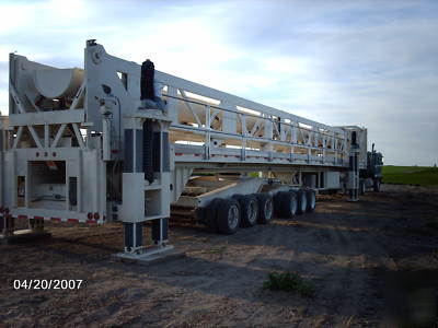 82' trailer 70'hyd. lift derek with self steering axle