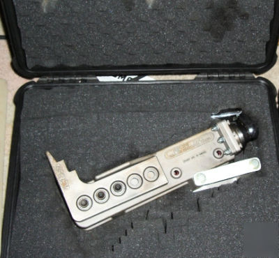 Pop-it flange spreader & prying tool 40,000 lbs force 