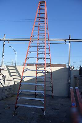 Werner 20' fiberglass stepladder #T7420 twin step