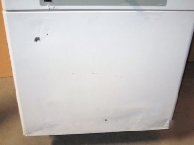 Vwr 1535 general purpose incubator - 24X23X19 - 70DEG c