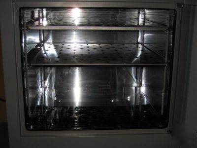 Vwr 1535 general purpose incubator - 24X23X19 - 70DEG c