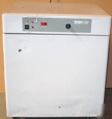 Vwr 1535 general purpose incubator - 24X23X19 - 70DEG c