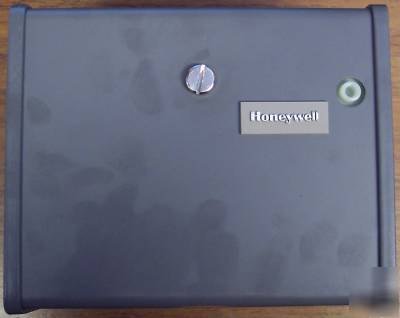 New honeywell type R4140L flame safeguard old stock