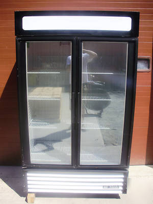 True GDM43F 2 door freezer merchandiser 208V must see 