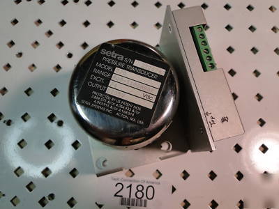 Setra barometric pressure transducer + mount model 270