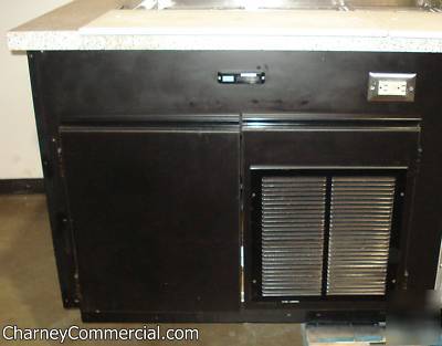 Refrigerated buffet serving table with sneeze gaurd 96