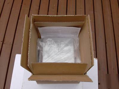 **** rab vandalproof lighting VAN3F42QT ****