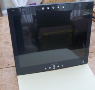 New sympodium ID350 interactive pen display Â£400 + vat 