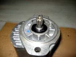 New - clark lift truck pump p/n 2743553 by rexroth