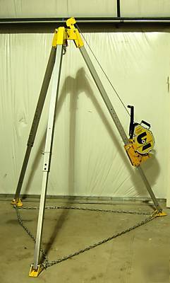 Confined space entry tripod & 3-way retractable srl kit