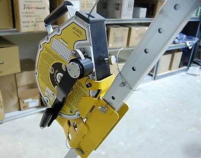 Confined space entry tripod & 3-way retractable srl kit