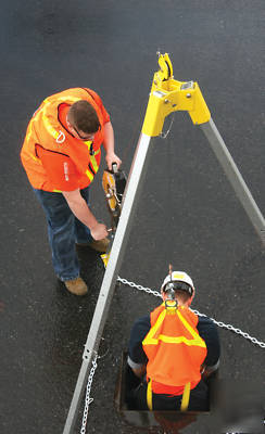 Confined space entry tripod & 3-way retractable srl kit