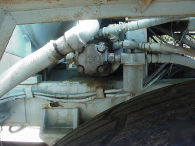 1983 floater biosolids applicator vacuum tanker cat 4X4