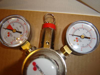 New beer regulator ** ** micromatic CO2 double gauge