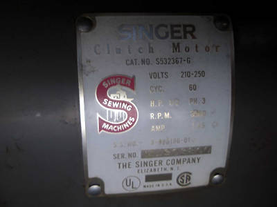 Singer double needle needle sewing machine 212G140